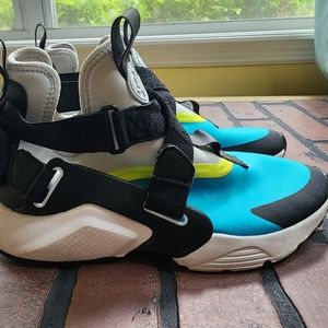 Nike Air Huarache Sz 7y Boys